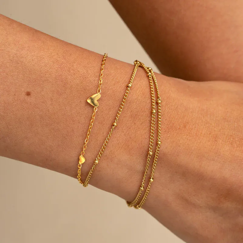 SARAH - 3 SMÅ HJERTER ARMBÅND I RUSTFRITT STÅL GULL